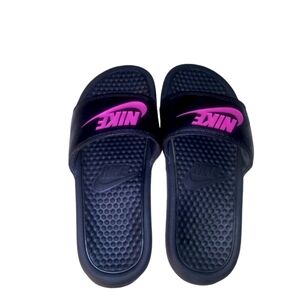 NIKE SANDALS SIZE MEDIUM 6/7